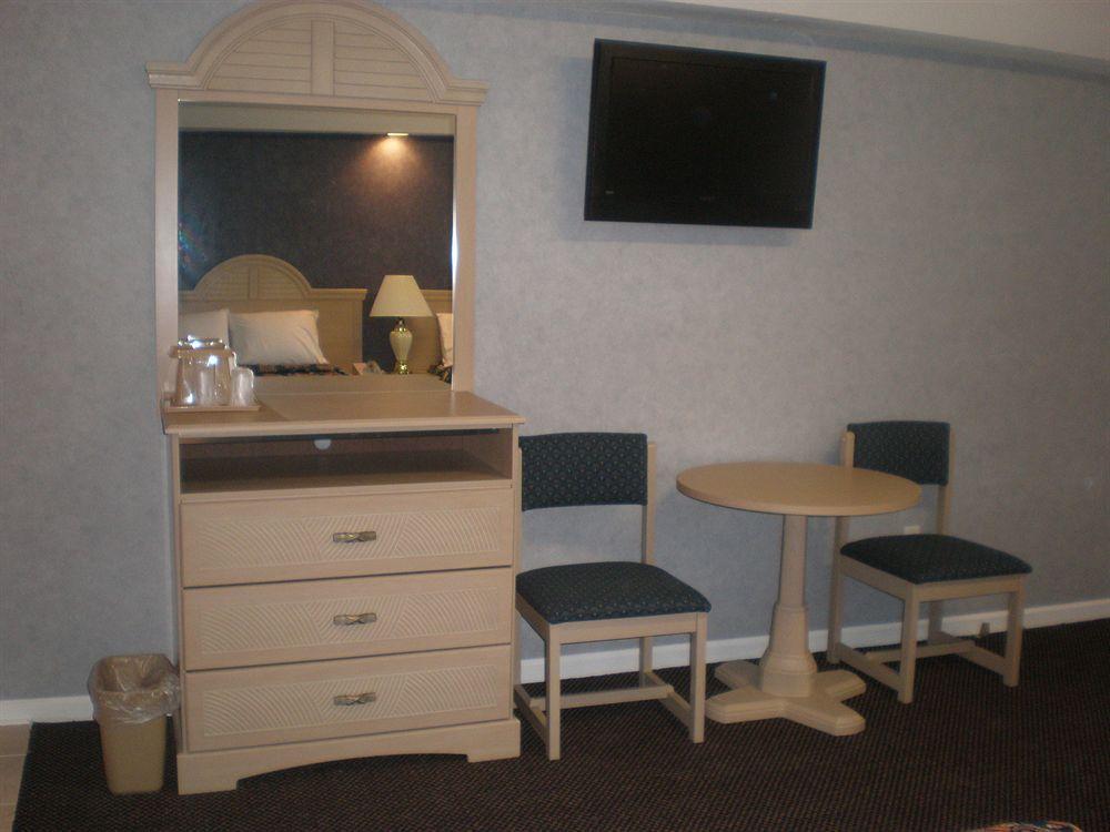 Village Inn & Suites - Smithville Phòng bức ảnh